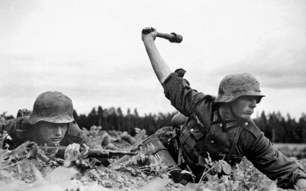 Operation Barbarossa - Hitler anfaller LENINGRAD OCH MOSKVA
