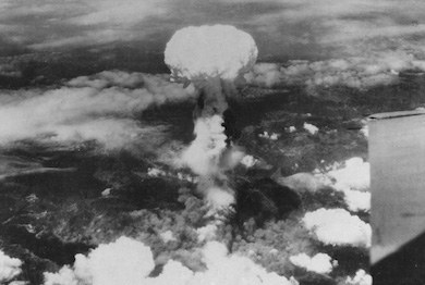 ATOMBOMBEN FÄLLS -Atombomberna över Hiroshima och Nagasaki