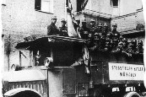 Nazisterna möts av poliser -SKOTTEN I ÖLHALLEN – MÜNCHEN 1923