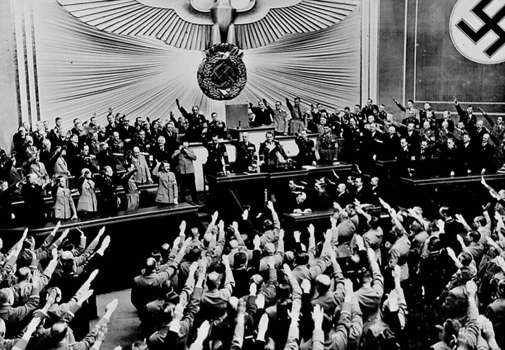 DE LÀNGA KNIVARNAS NATT BERLIN 1934