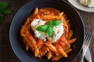 Tomatsås: En Enkel och God Sås för Pasta och Nudlar